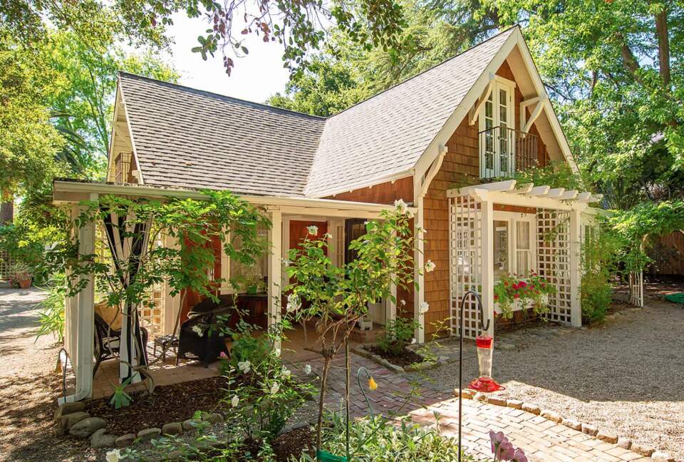 Gorgeous Historic Cottage - Walk to Town - Ojai, California