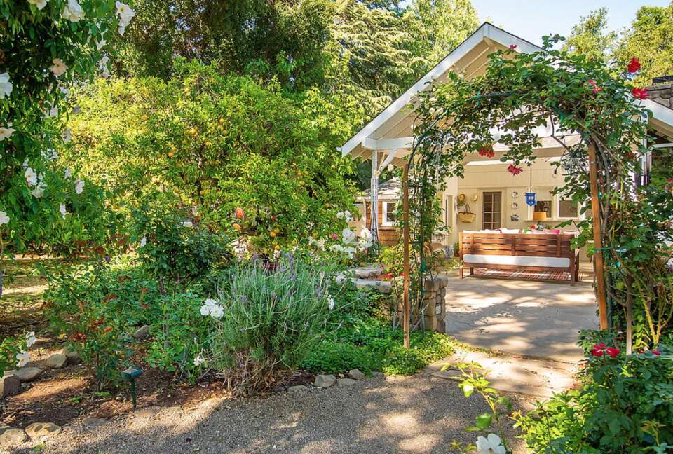 Gorgeous Historic Cottage - Walk to Town - Ojai, California