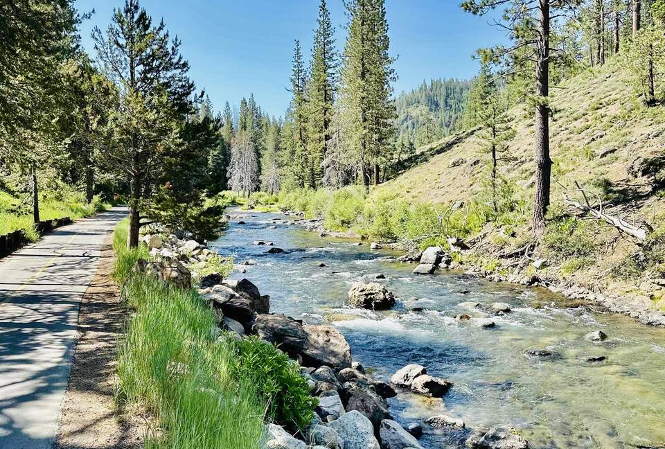 Luxury Ski-in-Ski-out Palisades Tahoe Village Retreat | With Mountain & Plaza Views - Olympic Valley, California