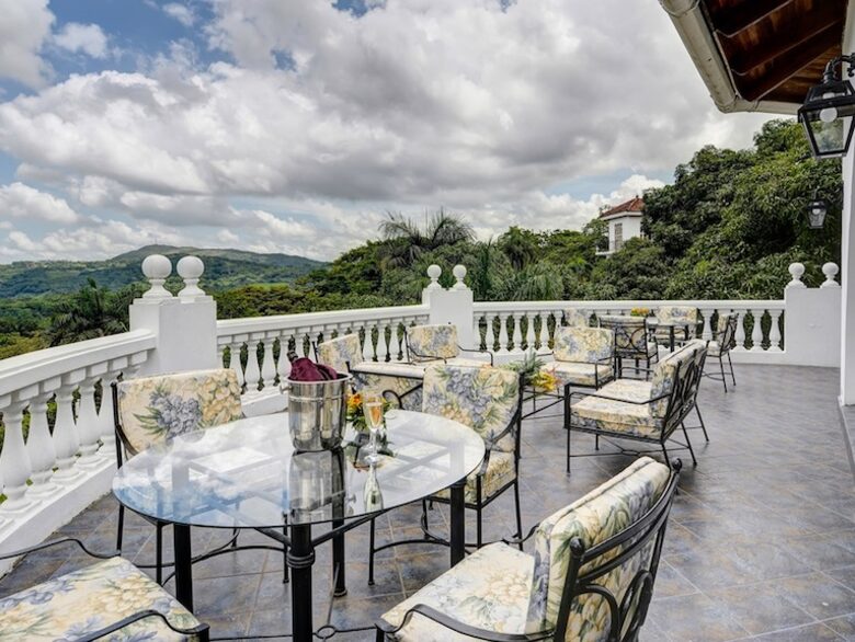 El Castillo de Esparza - Esparza, Costa Rica