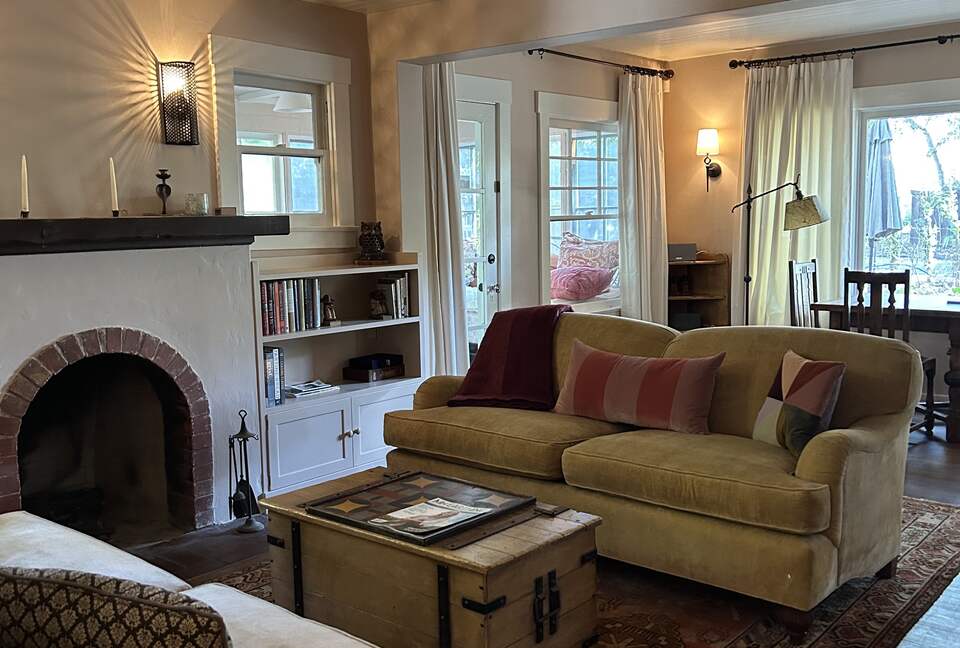 Gorgeous Historic Cottage - Walk to Town - Ojai, California