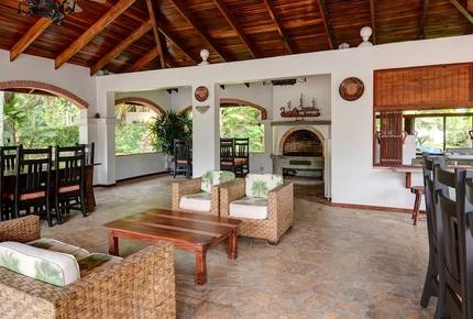 El Castillo de Esparza - Esparza, Costa Rica