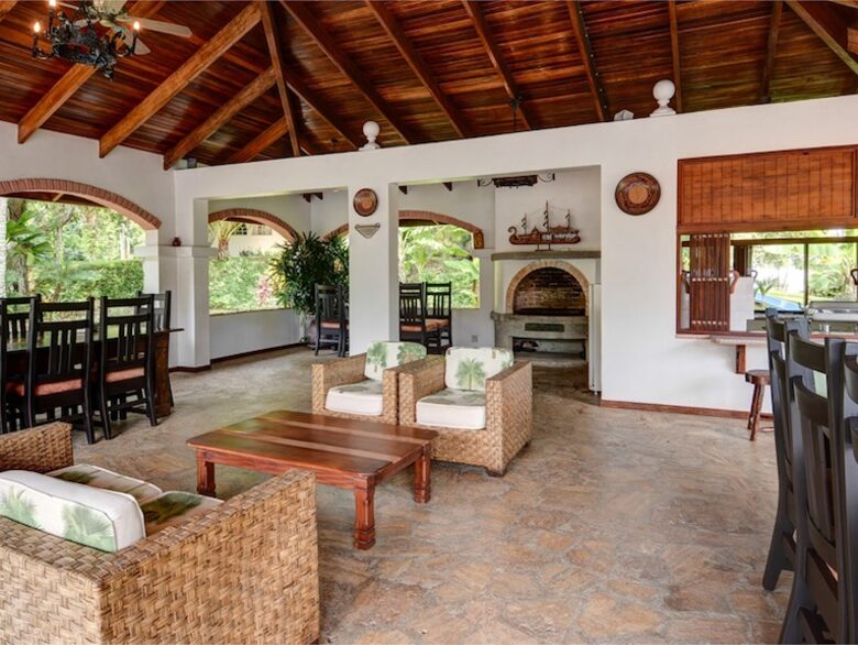 El Castillo de Esparza - Esparza, Costa Rica