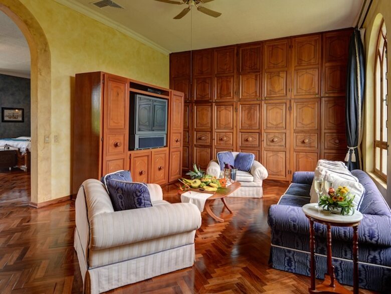 El Castillo de Esparza - Esparza, Costa Rica