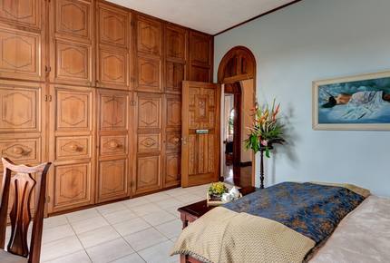 El Castillo de Esparza - Esparza, Costa Rica