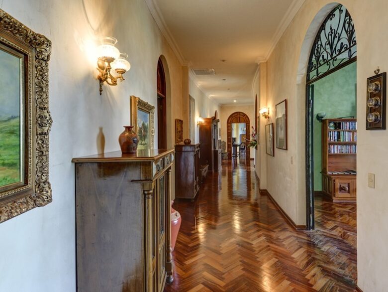 El Castillo de Esparza - Esparza, Costa Rica