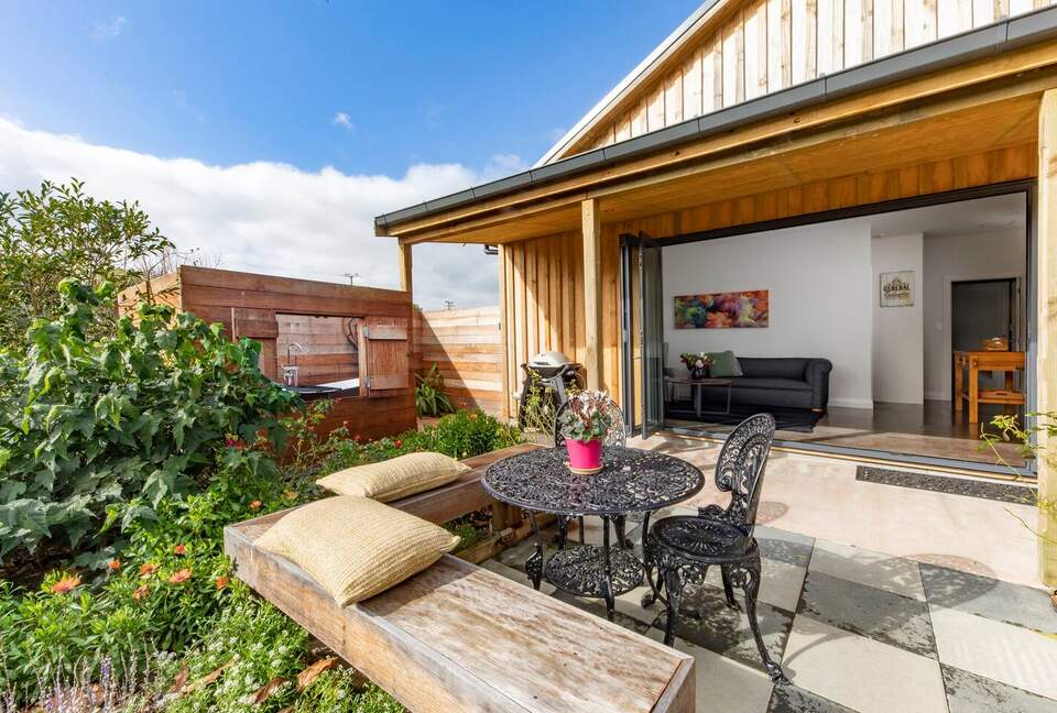 Rose Cottage - Karaka, New Zealand