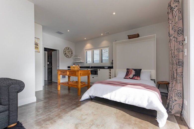 Rose Cottage - Karaka, New Zealand