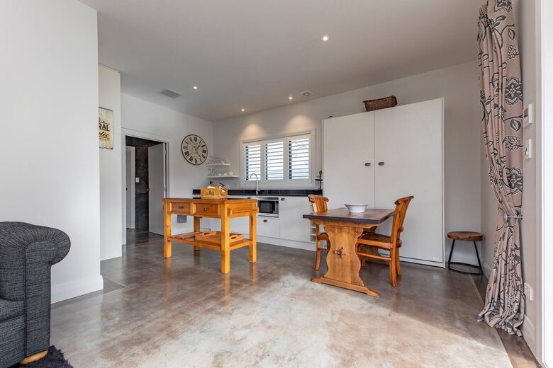 Rose Cottage - Karaka, New Zealand