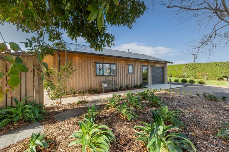 Rose Cottage - Karaka, New Zealand