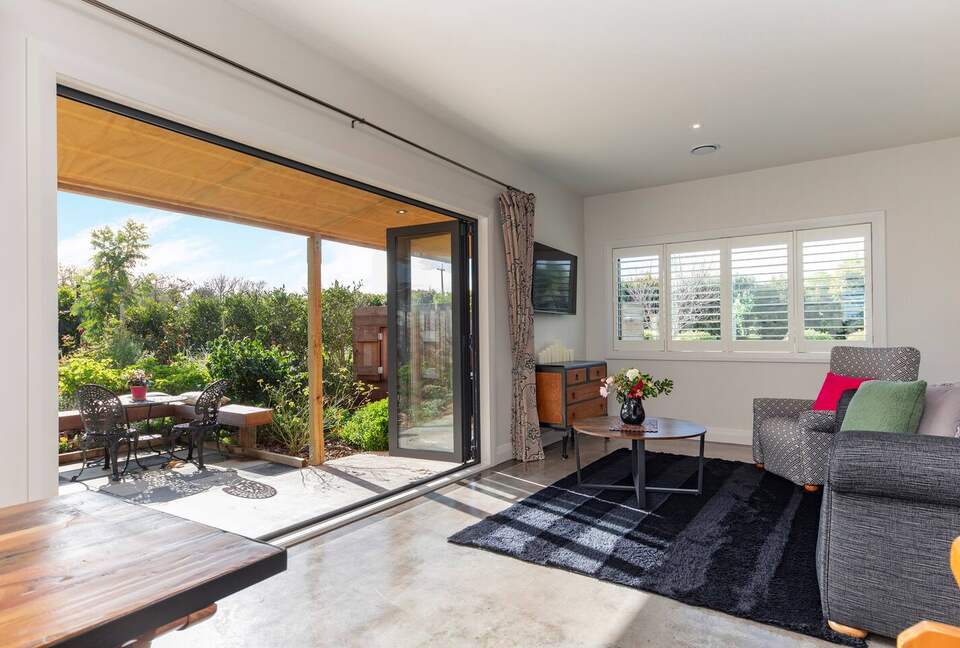 Rose Cottage - Karaka, New Zealand