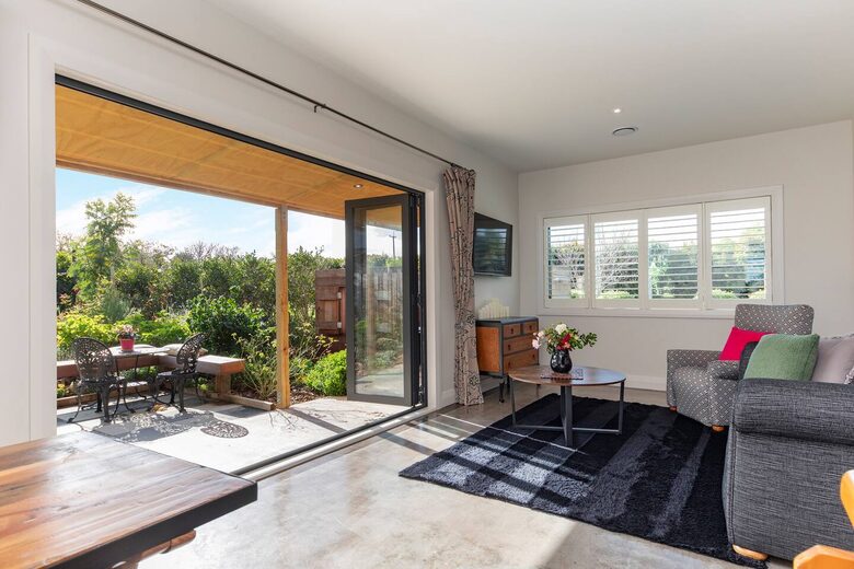 Rose Cottage - Karaka, New Zealand