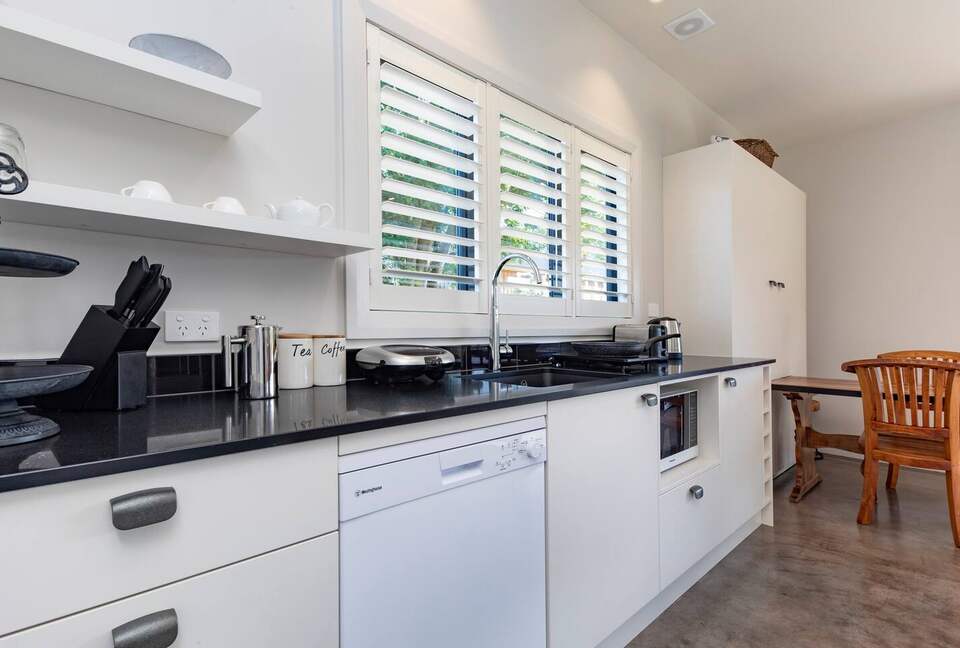 Rose Cottage - Karaka, New Zealand