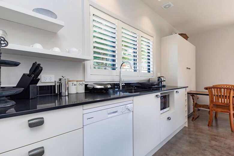 Rose Cottage - Karaka, New Zealand