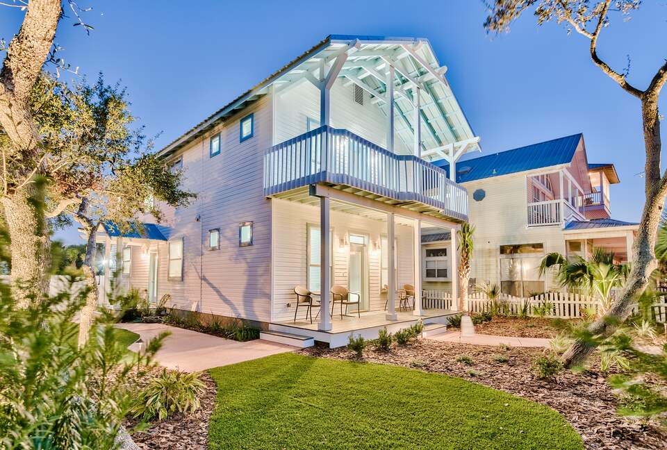 Destin Getaway | Heated Pool | Hot Tub | Golf Cart |Beach Service I Bikes - Destin, Florida