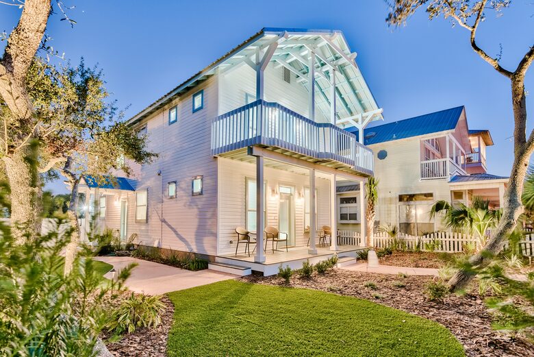 Destin Getaway | Heated Pool | Hot Tub | Golf Cart |Beach Service I Bikes - Destin, Florida