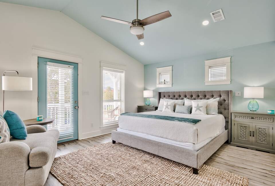 Destin Getaway | Heated Pool | Hot Tub | Golf Cart |Beach Service I Bikes - Destin, Florida