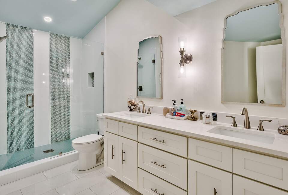 Destin Getaway | Heated Pool | Hot Tub | Golf Cart |Beach Service I Bikes - Destin, Florida