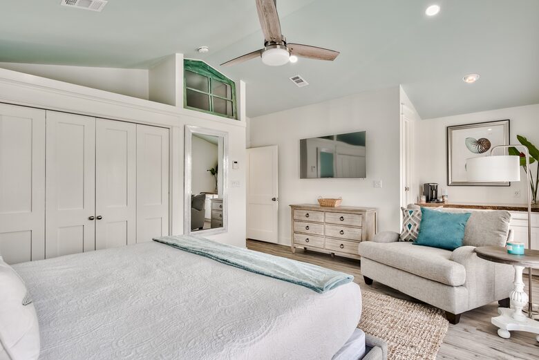 Destin Getaway | Heated Pool | Hot Tub | Golf Cart |Beach Service I Bikes - Destin, Florida