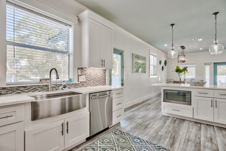 Destin Getaway | Heated Pool | Hot Tub | Golf Cart |Beach Service I Bikes - Destin, Florida