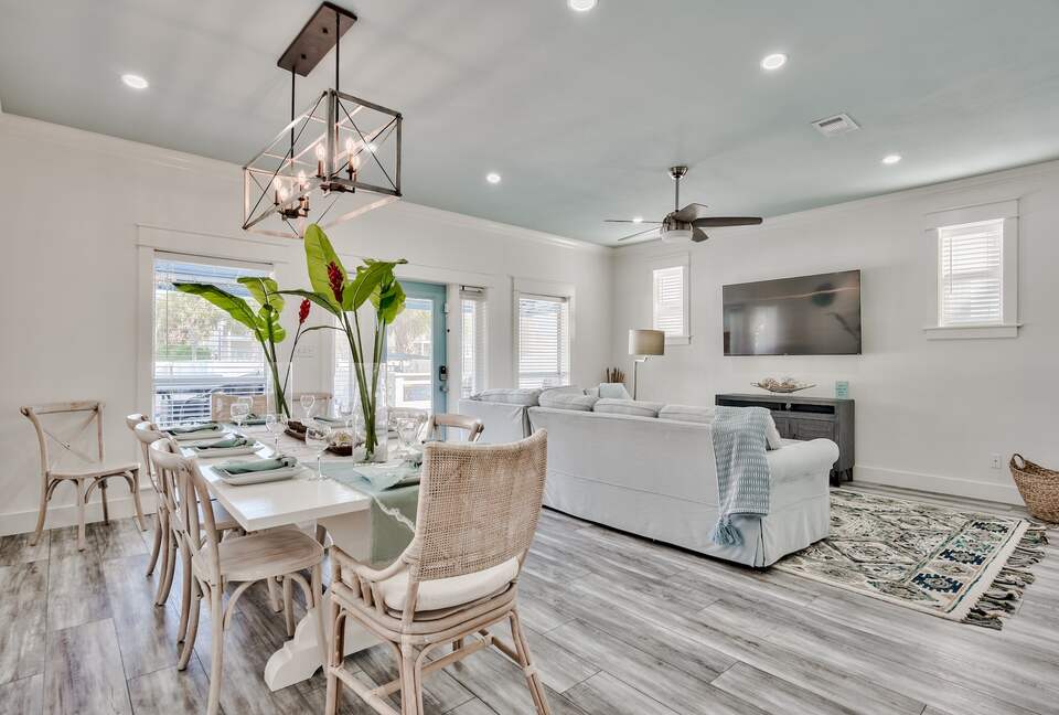 Destin Getaway | Heated Pool | Hot Tub | Golf Cart |Beach Service I Bikes - Destin, Florida