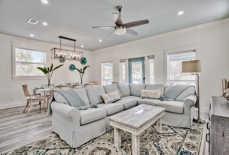 Destin Getaway | Heated Pool | Hot Tub | Golf Cart |Beach Service I Bikes - Destin, Florida