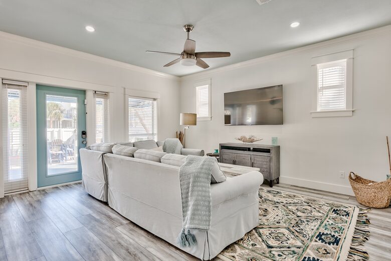 Destin Getaway | Heated Pool | Hot Tub | Golf Cart |Beach Service I Bikes - Destin, Florida