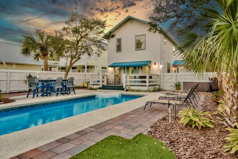 Destin Getaway | Heated Pool | Hot Tub | Golf Cart |Beach Service I Bikes - Destin, Florida