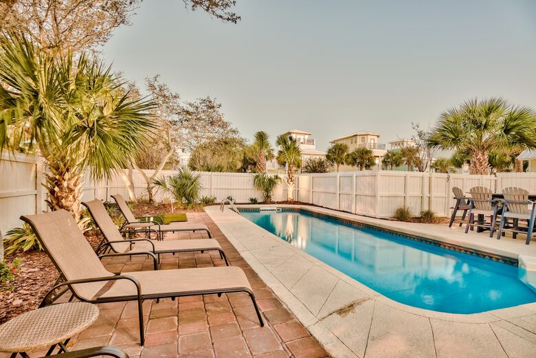 Destin Getaway | Heated Pool | Hot Tub | Golf Cart |Beach Service I Bikes - Destin, Florida