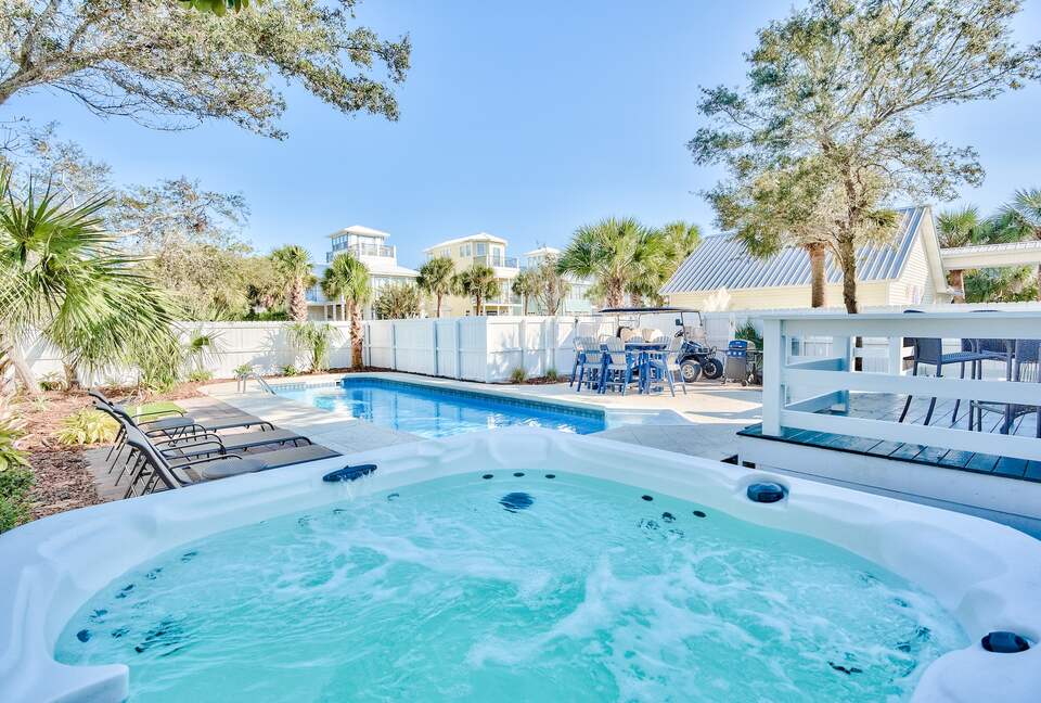 Destin Getaway | Heated Pool | Hot Tub | Golf Cart |Beach Service I Bikes - Destin, Florida