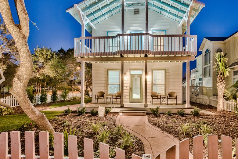 Destin Getaway | Heated Pool | Hot Tub | Golf Cart |Beach Service I Bikes - Destin, Florida