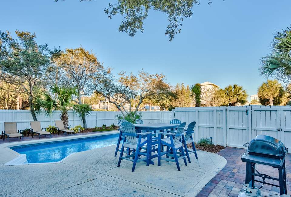 Destin Getaway | Heated Pool | Hot Tub | Golf Cart |Beach Service I Bikes - Destin, Florida