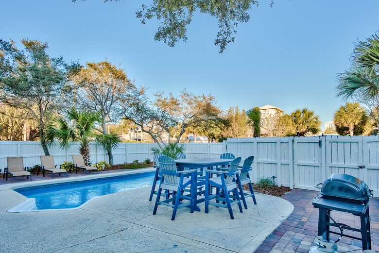 Destin Getaway | Heated Pool | Hot Tub | Golf Cart |Beach Service I Bikes - Destin, Florida