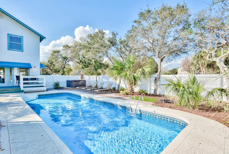 Destin Getaway | Heated Pool | Hot Tub | Golf Cart |Beach Service I Bikes - Destin, Florida