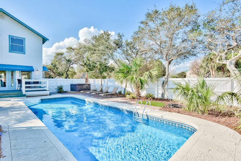 Destin Getaway | Heated Pool | Hot Tub | Golf Cart |Beach Service I Bikes - Destin, Florida