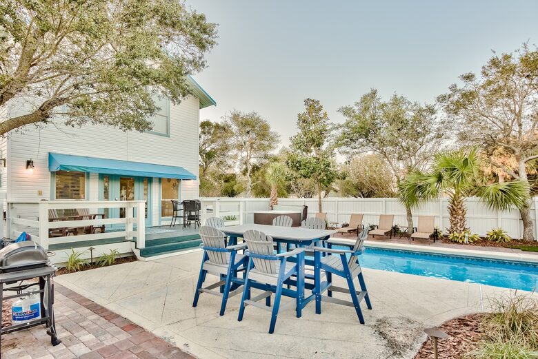 Destin Getaway | Heated Pool | Hot Tub | Golf Cart |Beach Service I Bikes - Destin, Florida