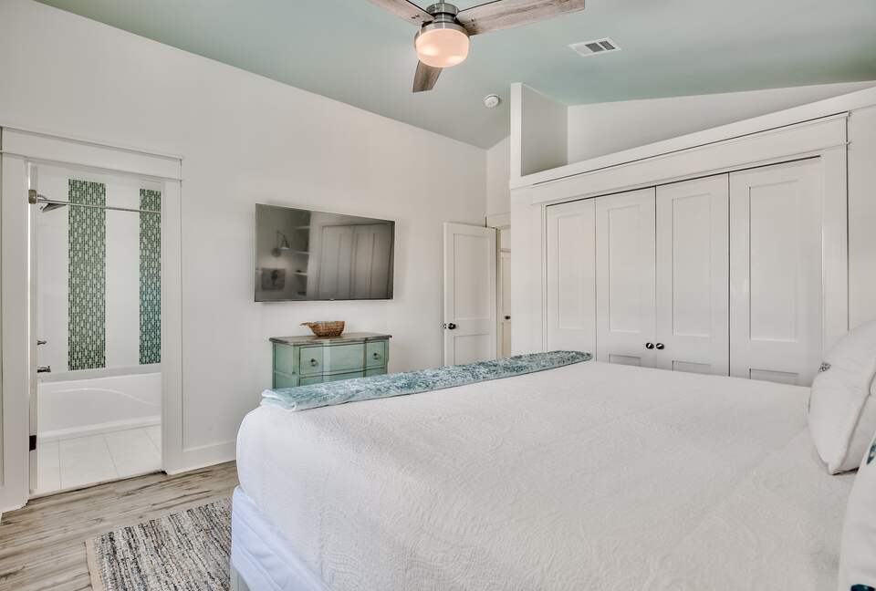 Destin Getaway | Heated Pool | Hot Tub | Golf Cart |Beach Service I Bikes - Destin, Florida