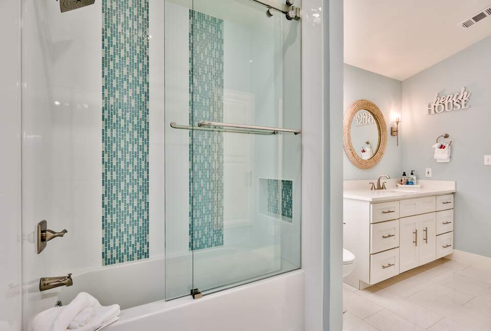 Destin Getaway | Heated Pool | Hot Tub | Golf Cart |Beach Service I Bikes - Destin, Florida