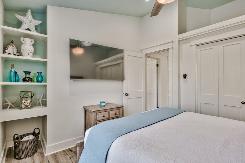 Destin Getaway | Heated Pool | Hot Tub | Golf Cart |Beach Service I Bikes - Destin, Florida