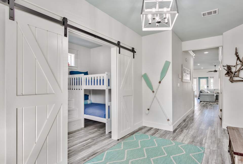 Destin Getaway | Heated Pool | Hot Tub | Golf Cart |Beach Service I Bikes - Destin, Florida