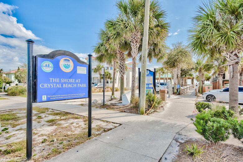 Destin Getaway | Heated Pool | Hot Tub | Golf Cart |Beach Service I Bikes - Destin, Florida