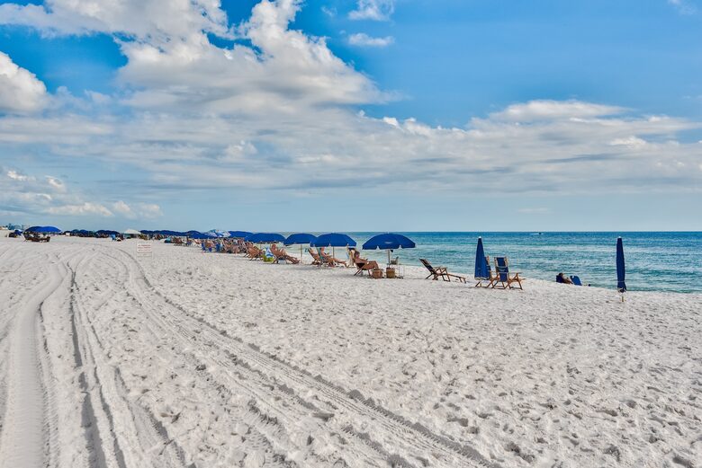 Destin Getaway | Heated Pool | Hot Tub | Golf Cart |Beach Service I Bikes - Destin, Florida