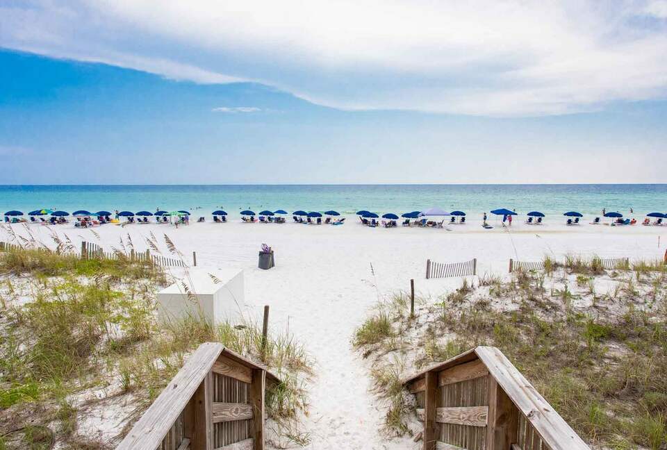 Destin Getaway | Heated Pool | Hot Tub | Golf Cart |Beach Service I Bikes - Destin, Florida