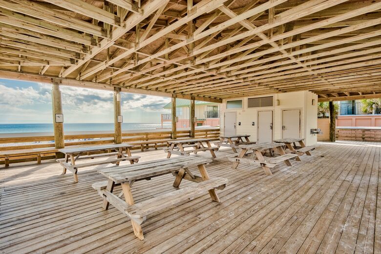 Destin Getaway | Heated Pool | Hot Tub | Golf Cart |Beach Service I Bikes - Destin, Florida