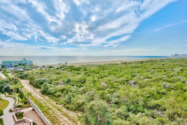 Destin Getaway | Heated Pool | Hot Tub | Golf Cart |Beach Service I Bikes - Destin, Florida