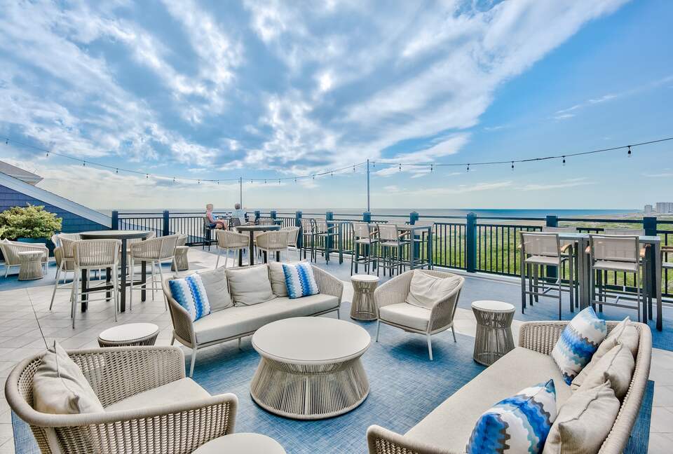 Destin Getaway | Heated Pool | Hot Tub | Golf Cart |Beach Service I Bikes - Destin, Florida