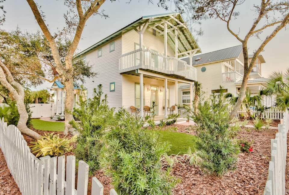 Destin Getaway | Heated Pool | Hot Tub | Golf Cart |Beach Service I Bikes - Destin, Florida