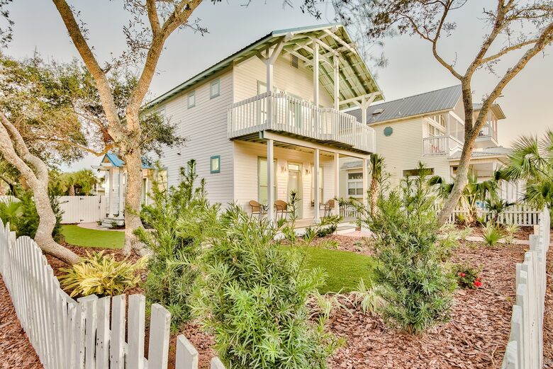 Destin Getaway | Heated Pool | Hot Tub | Golf Cart |Beach Service I Bikes - Destin, Florida