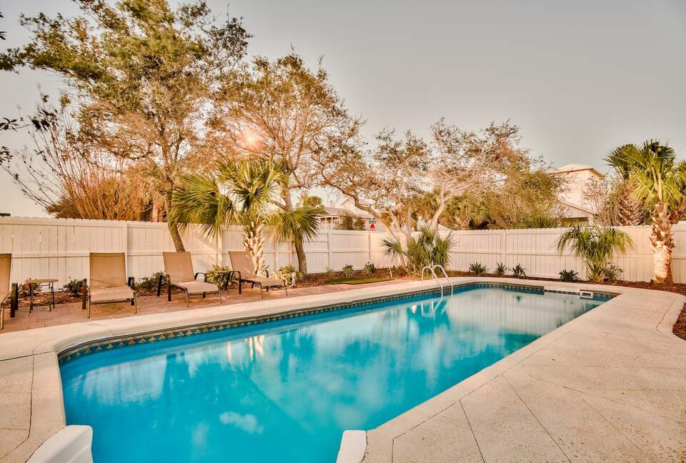 Destin Getaway | Heated Pool | Hot Tub | Golf Cart |Beach Service I Bikes - Destin, Florida