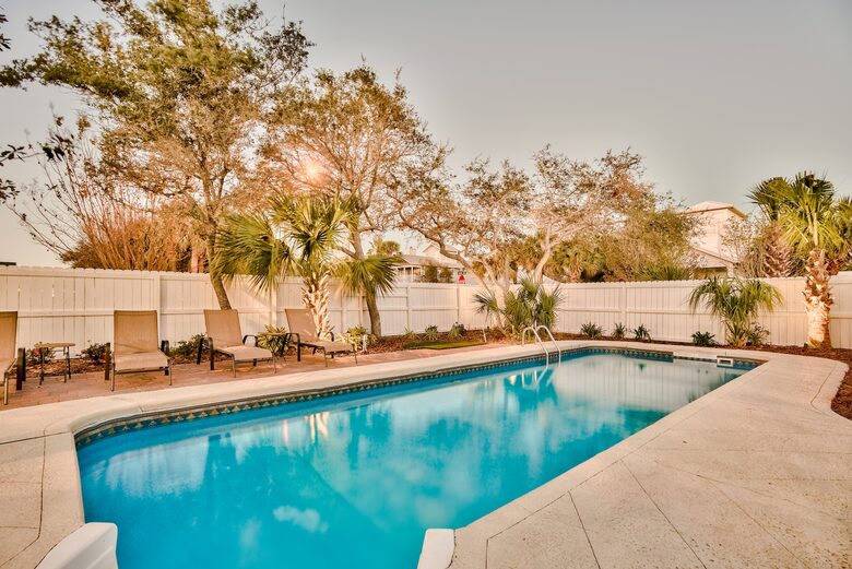 Destin Getaway | Heated Pool | Hot Tub | Golf Cart |Beach Service I Bikes - Destin, Florida